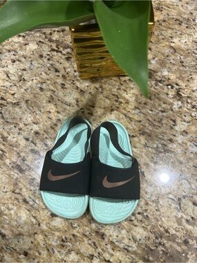 Nike Mint Teal & Black Kawa Slide Sandals with Bronze Swoosh 7C